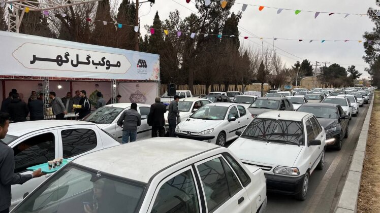  گزارش تصویری از خدمت‌رسانی موکب گل‌گهر به شهروندان در شب نیمه‌شعبان